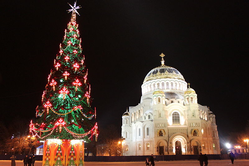 Можно ли христианам праздновать Новый год? Отвечает настоятель Петропавловского храма отец Николай Бабкин