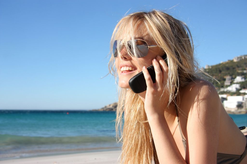 mobile_cell_phone_beach_holiday_sun_sea.jpg