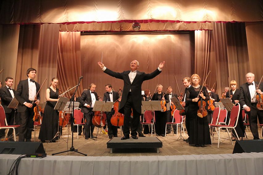 Владимир Спиваков привёз в Старый Оскол полный состав оркестра
