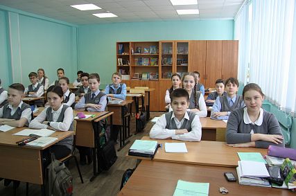 Дешёвую синтетику не покупать: Роспотребнадзор даёт советы, как выбрать школьную форму