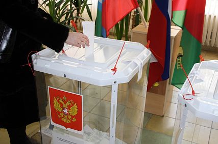 На избирательных участках Старого Оскола стартовало голосование по выбору президента РФ