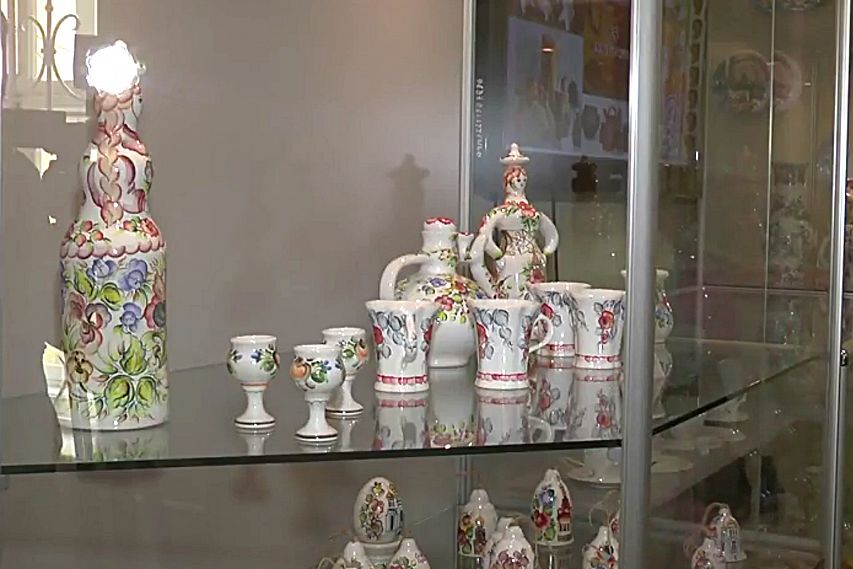 Около 400 экспонатов представлено на старооскольской выставке керамики и гончарства