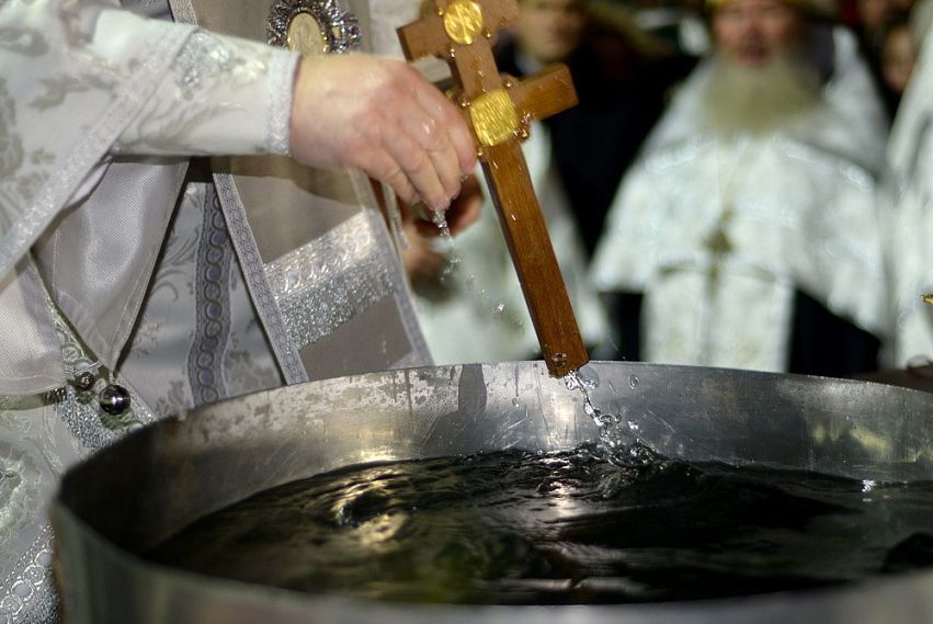 Правда и мифы о крещенской воде. Мнение священника