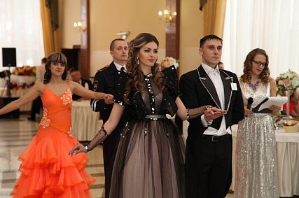 Старооскольская семья стала победителем лейтенантского бала УМВД Белгородской области