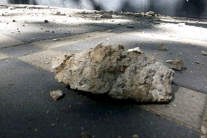 45 тысяч рублей заплатит старооскольская управляющая компания за упавший на девочку бетонный фрагмент крыши