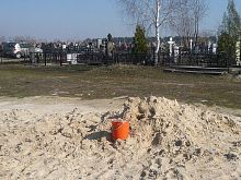На городское кладбище в Старом Осколе завезут 450 тонн песка