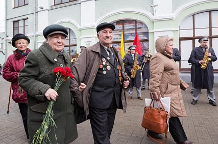 Участники и инвалиды Великой Отечественной войны могут весь май ездить в поездах бесплатно