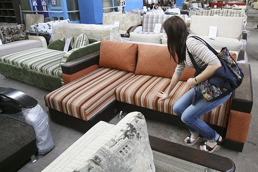 Суета вокруг дивана: оскольчанка отсудила у магазина деньги за бракованную мебель