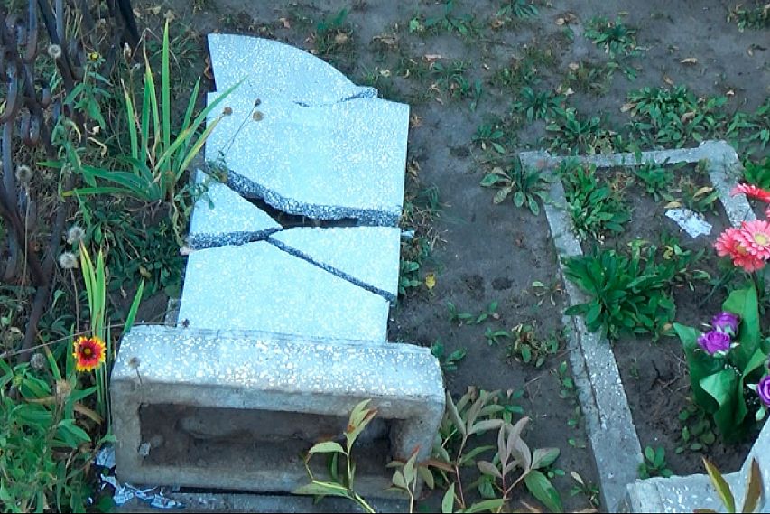 На старооскольском кладбище разрушено более сотни памятников