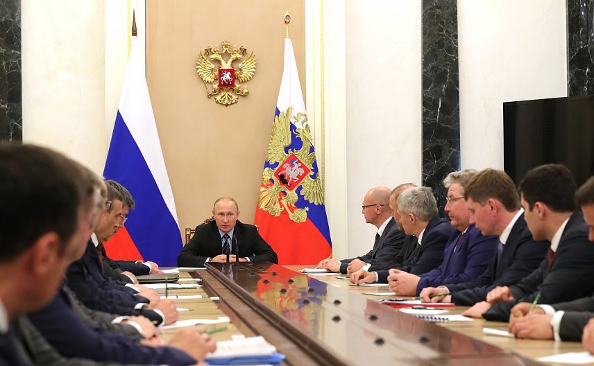 Владимир Путин напутствовал вновь избранных губернаторов: «От вас ожидают перемен к лучшему»