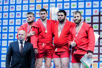 Золото и серебро чемпионата России по боевому самбо досталось старооскольцам (фото и видеорепортаж)