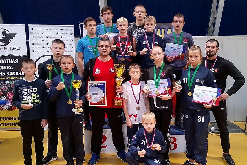 Старооскольские кикбоксёры привезли 16 медалей с очередного турнира