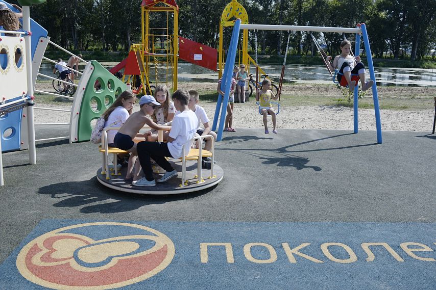 Фонд «Поколение» подарил детскую площадку юным жителям Бирюча