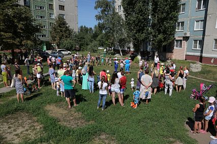 В микрорайоне Звёздный состоялся детский праздник «А у нас во дворе…»