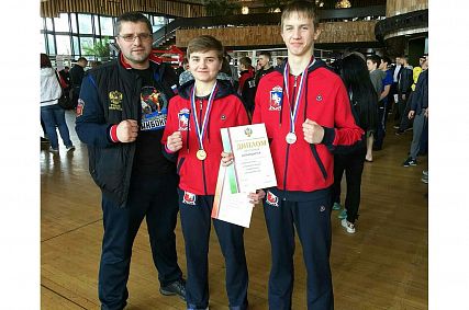 Новые медали и спортивные звания привезли старооскольские кикбоксёры