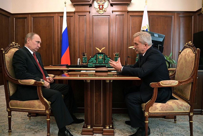 Президент Владимир Путин поддержал решение губернатора Евгения Савченко идти на седьмой срок