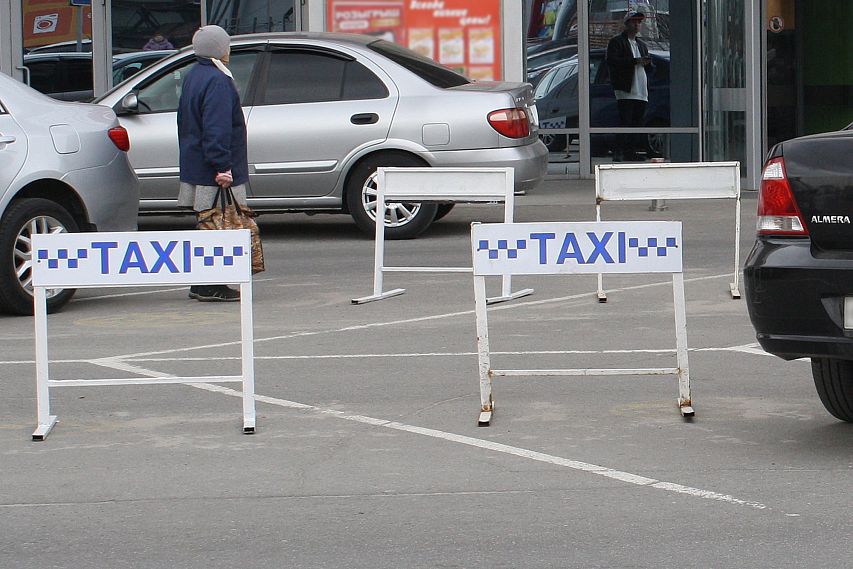В Старом Осколе пассажир угрожал водителю такси убийством