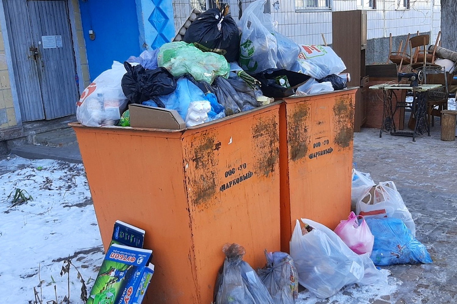 Своевременному вывозу мусора в Старом Осколе мешают плохие дороги и автовладельцы