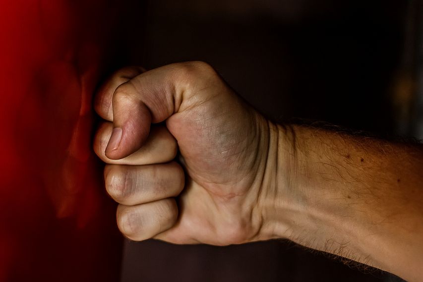 Судьбу старооскольца, избившего случайного прохожего, решил суд