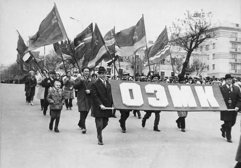 Красный день календаря. Каким помнят пролетарский праздник старооскольцы