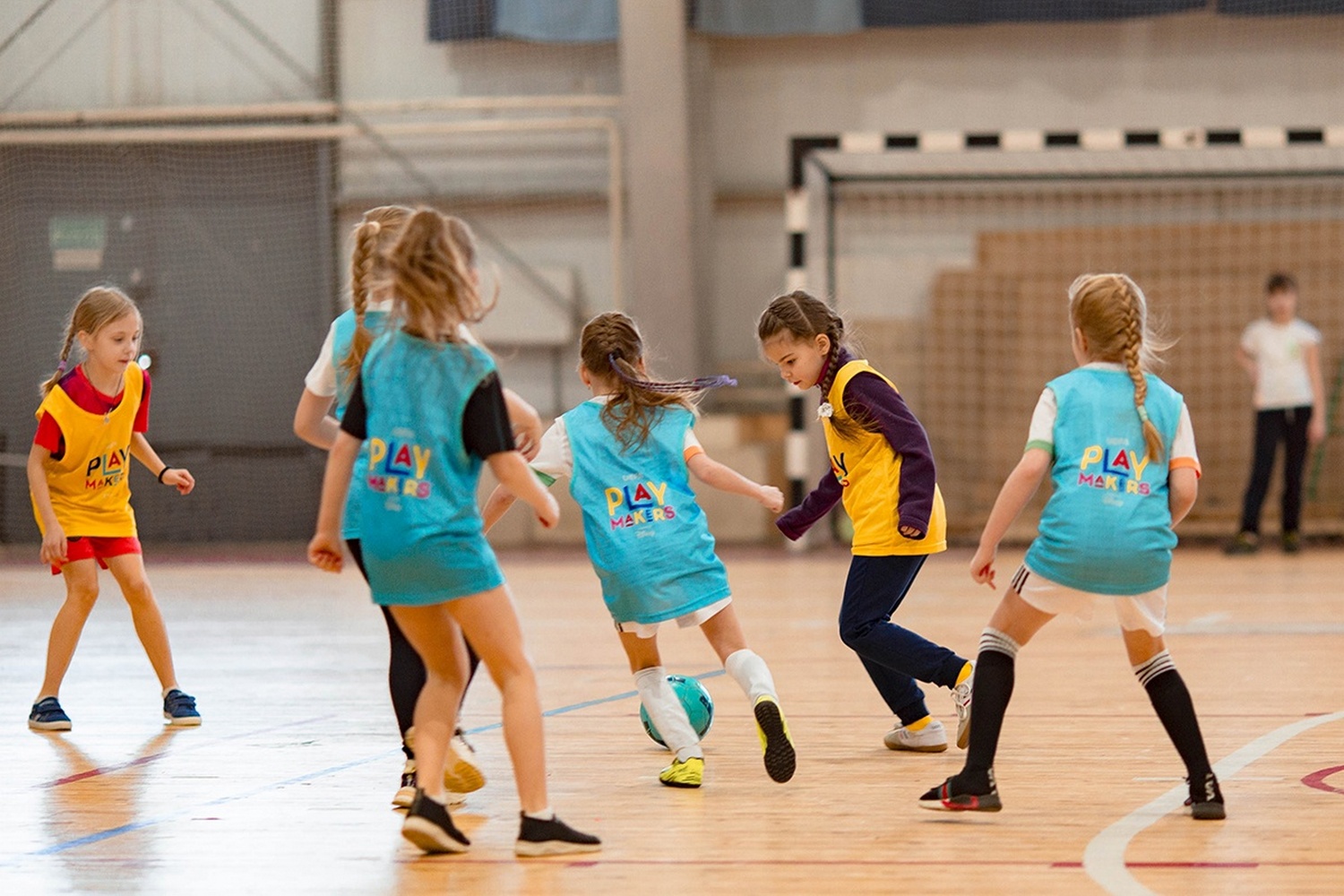 Футбольный фестиваль для девочек прошёл в Старом Осколе ко Дню защитника Отечества