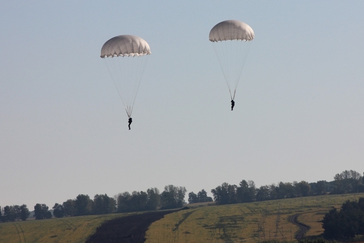 Курсанты ВПО «Поколение» завершили сезон прыжков с парашютом