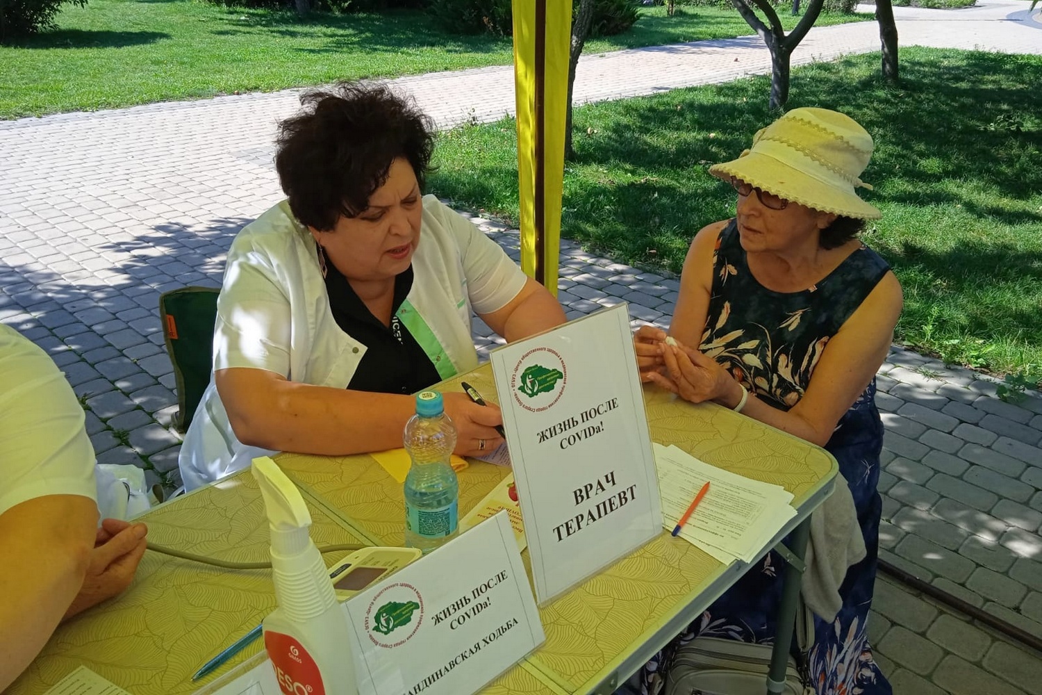 Старооскольские врачи проводят приёмы на улицах города
