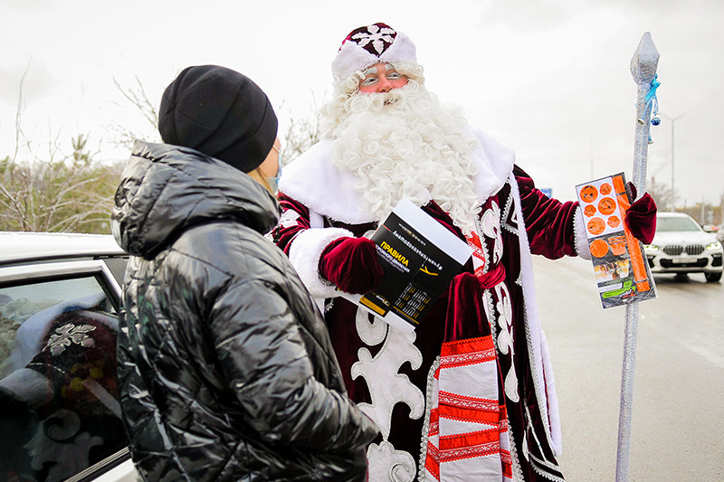 В Старом Осколе на традиционное новогоднее дежурство заступил Полицейский Дед Мороз