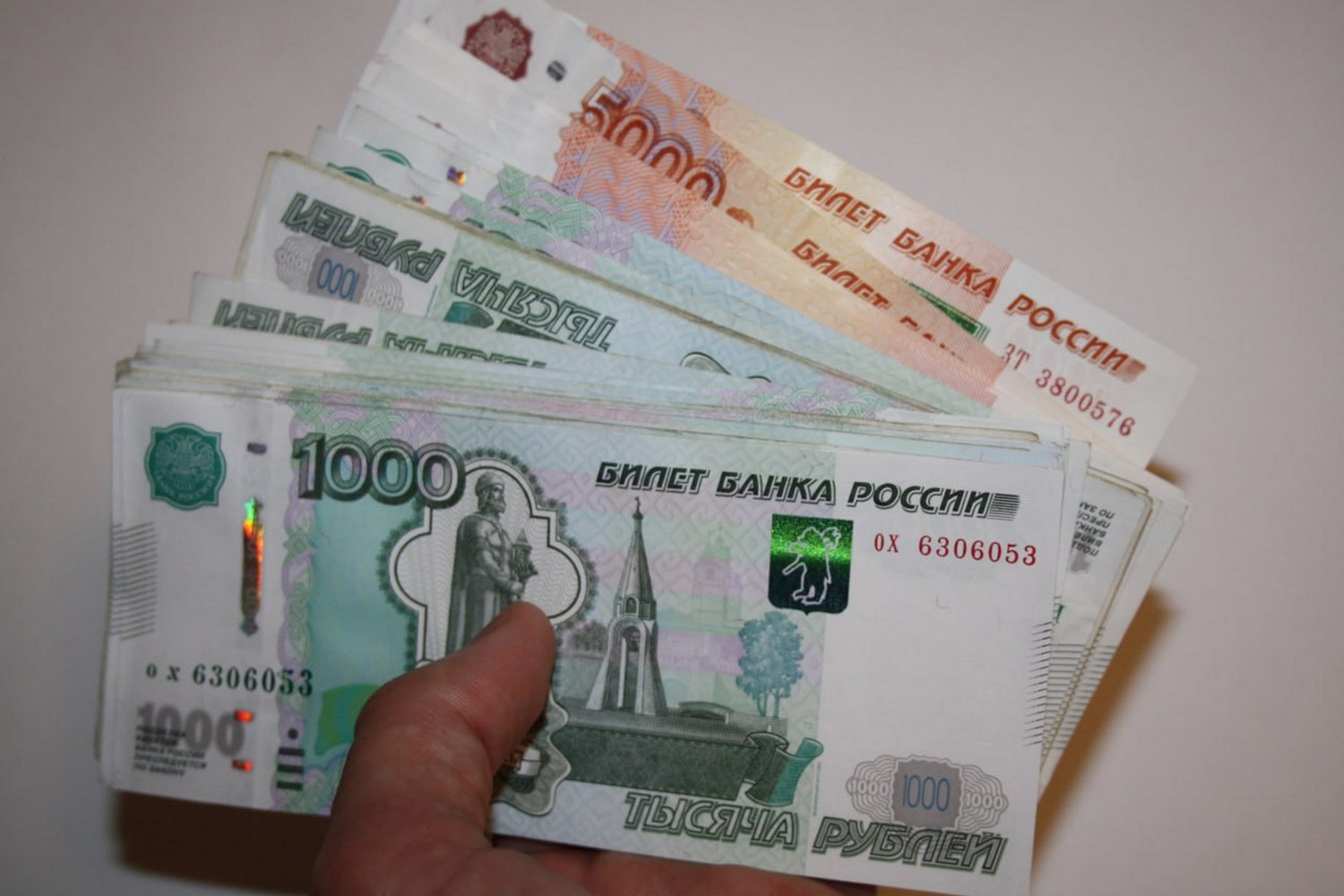 Более 740 млн рублей наличными сняли на кассе жители Белгородской области