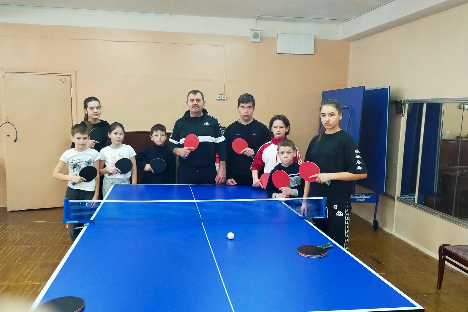 Спортом по стрессу: старооскольские казаки создали спортивный уголок для тех, кому плохо
