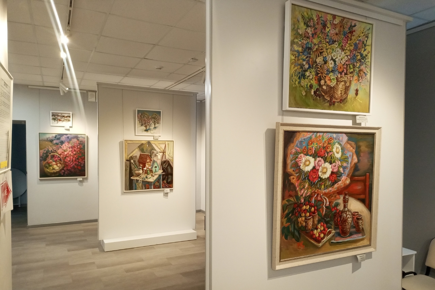 Хроники провинциальной вселенной запечатлела на своих картинах оскольчанка Елена Маркова