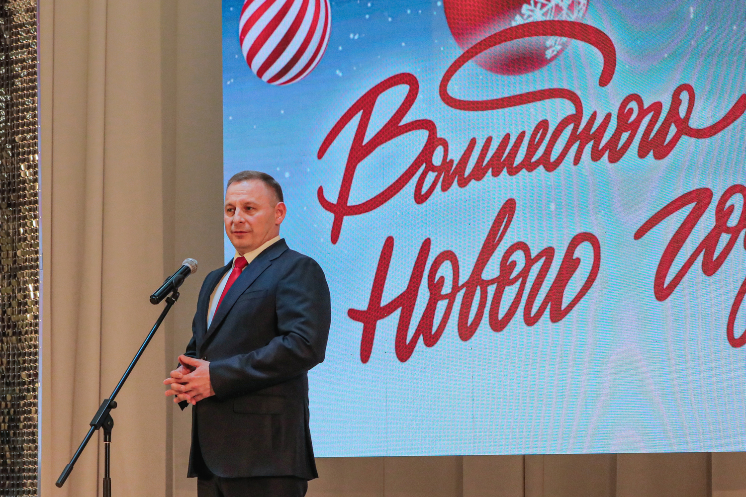 Руководители власти и бизнеса поздравляют старооскольцев с Новым годом