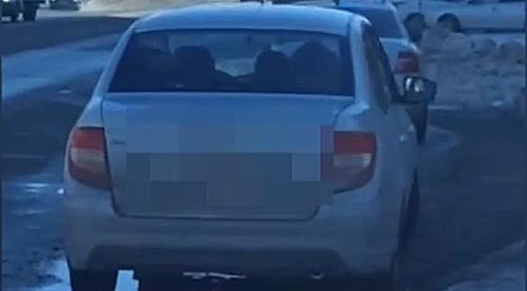 В Старом Осколе автомобиль сбил коляску с 10-месячным ребёнком