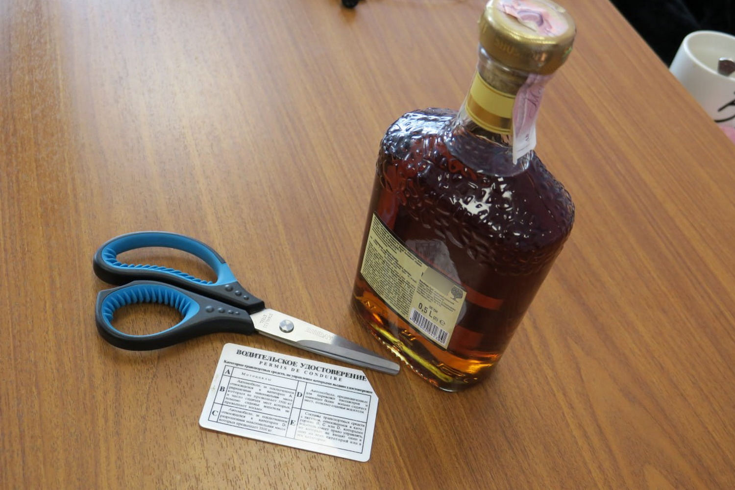 Судебные приставы заставили оскольчанку сдать водительские права из-за пристрастия к алкоголю