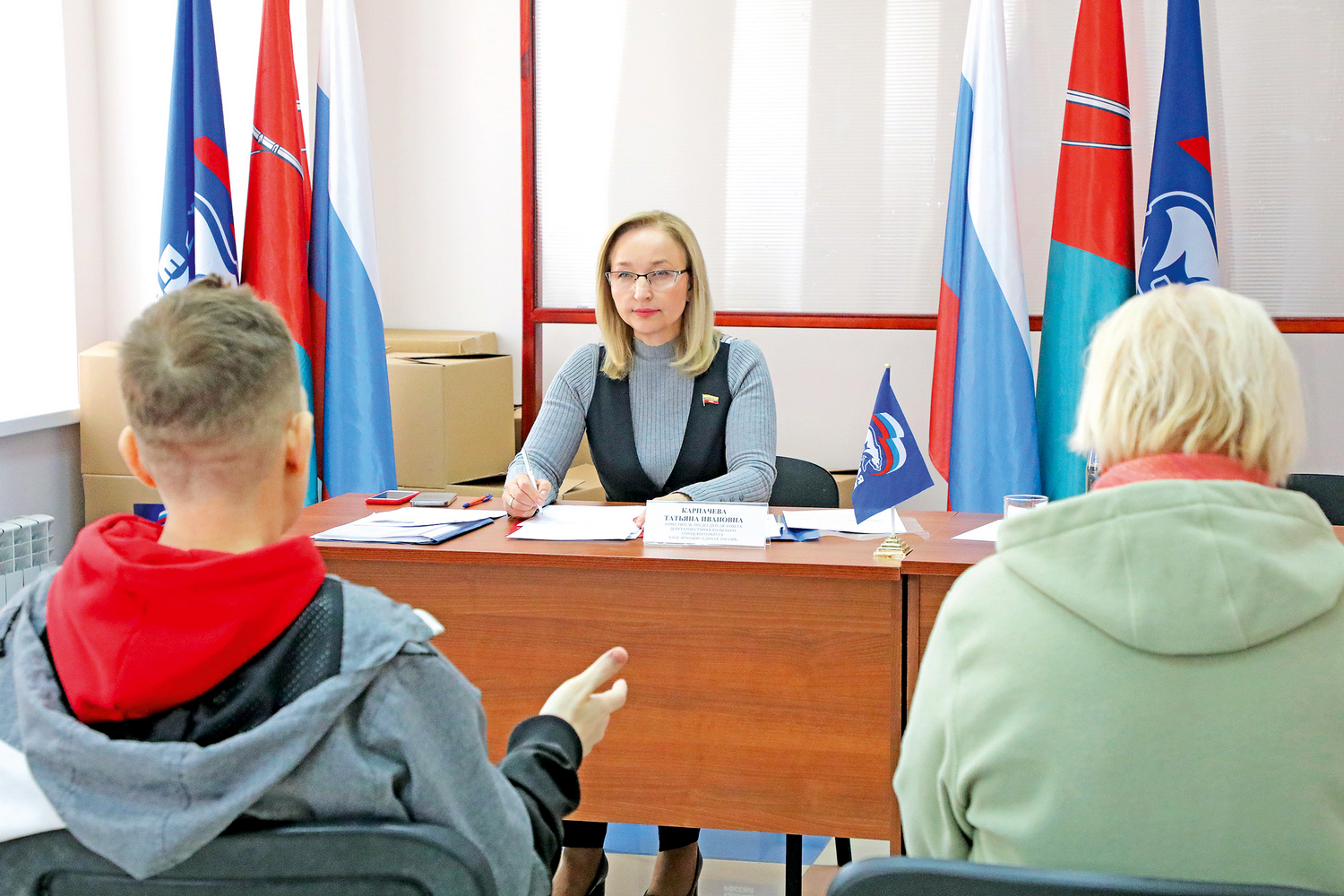 Старооскольцы идут за поддержкой к депутату и Металлоинвесту