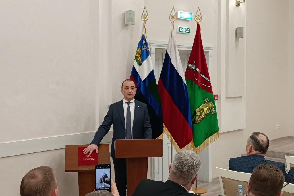 Жданов принимает присягу.jpg