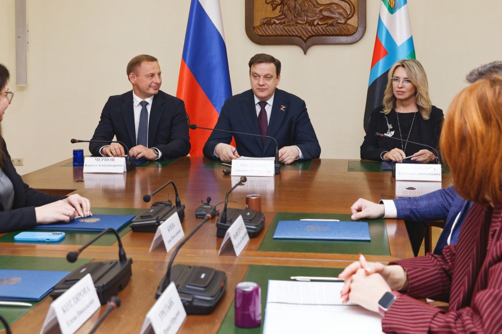 Чернов Милехин Черникова.jpg