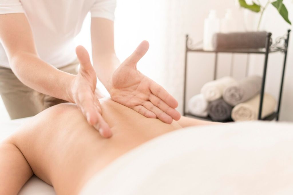 close-up-man-massaging-client_23-2148531270.jpg