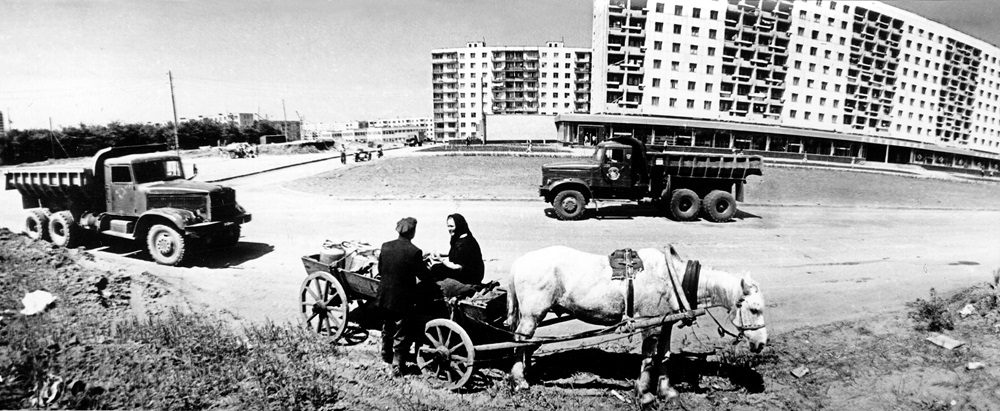 04. Конец 1970-х. Старинный провинциальный город на глазах превращается в крупный промышленный центр.jpg