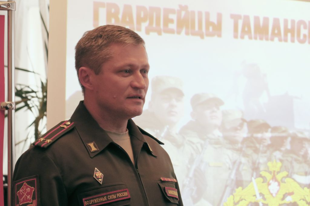 Среди приглашенных на встречу военный комиссар Виктор Анисимов (2).JPG