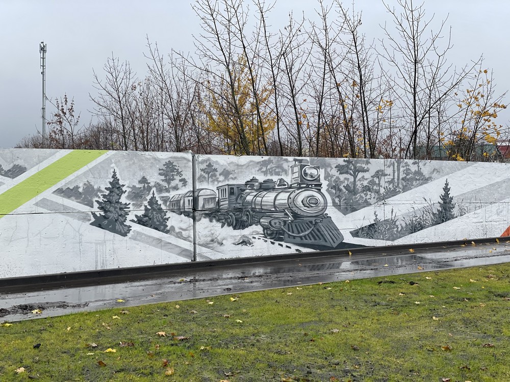 Железнодорожник старый оскол. Мурал в Железнодорожном. Парк железнодорожников старый Оскол. Парк Победы старый Оскол. Железнодорожный муралы конкурс художников.