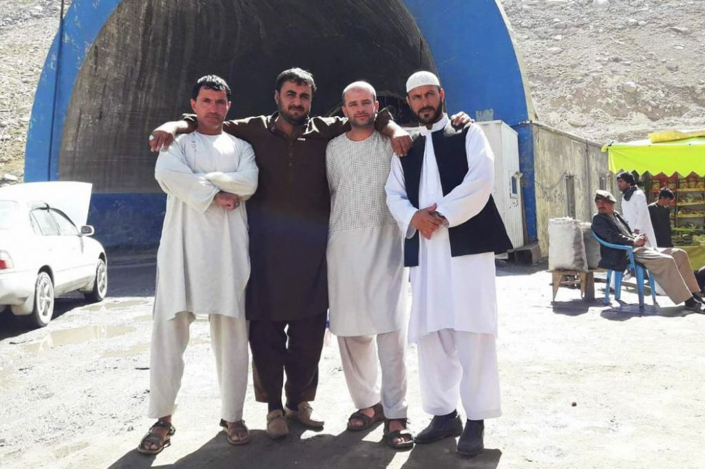 Вакиль и Мудирасан крайние справа в Афганистане.jpg