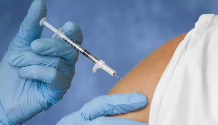 На ОЭМК проходит вакцинация от гриппа