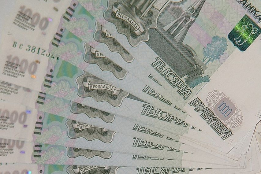 Минимальную зарплату могут повысить до 12130 рублей