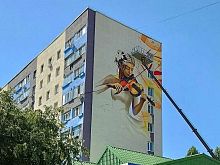 На стене старооскольской многоэтажки рисуют новый мурал