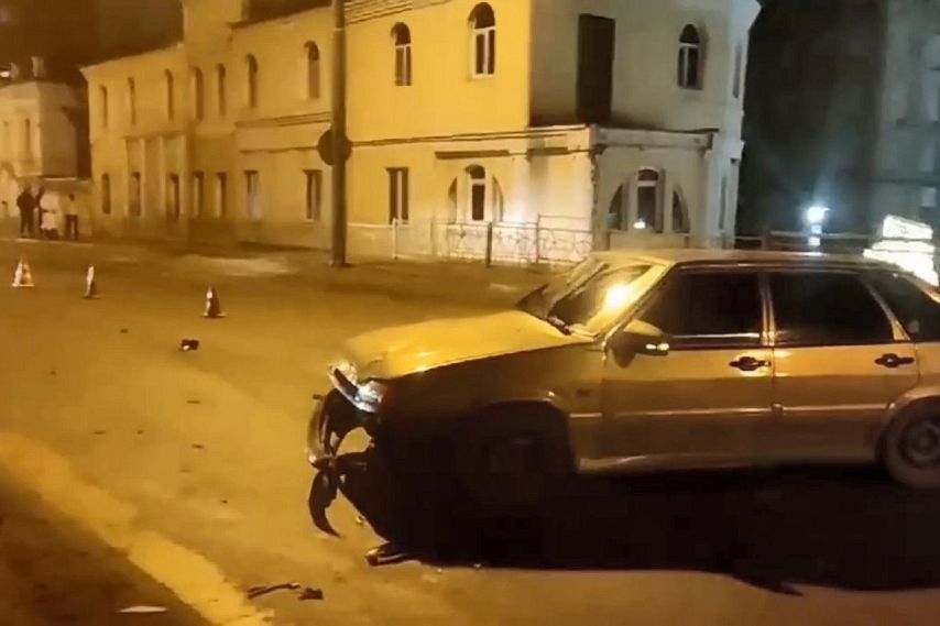 В Старом Оскол тонированный ВАЗ сбил пешехода на спуске с улицы Ленина
