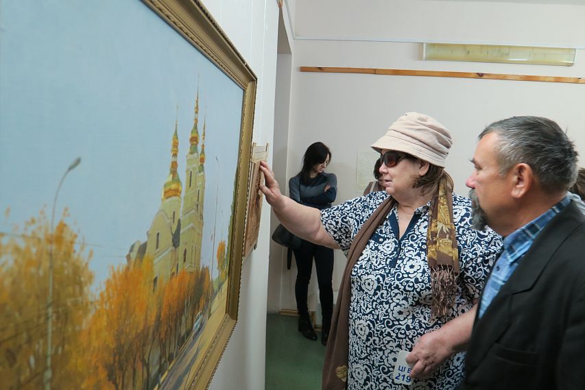 Белгородский художественный музей привёз выставку в Старый Оскол и разрешил экспонаты трогать руками