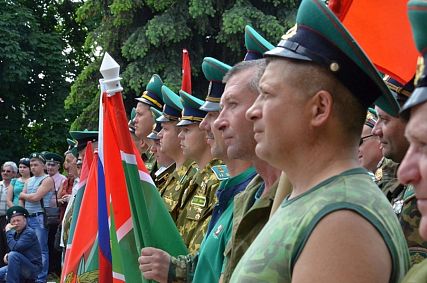 Пограничников просят отметить праздник в кругу семьи