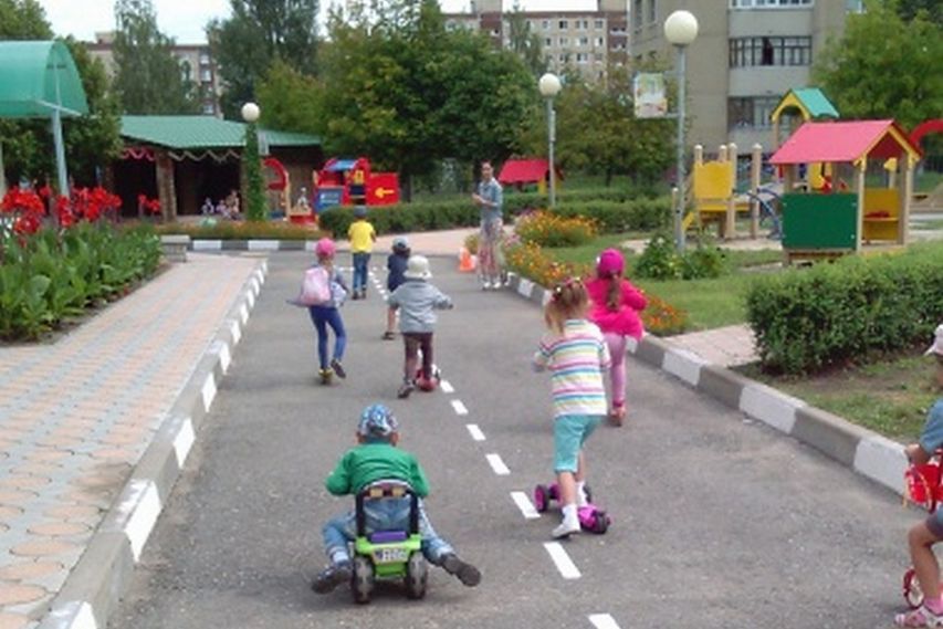 В старооскольском детском саду устроили «Летнюю велогонку»