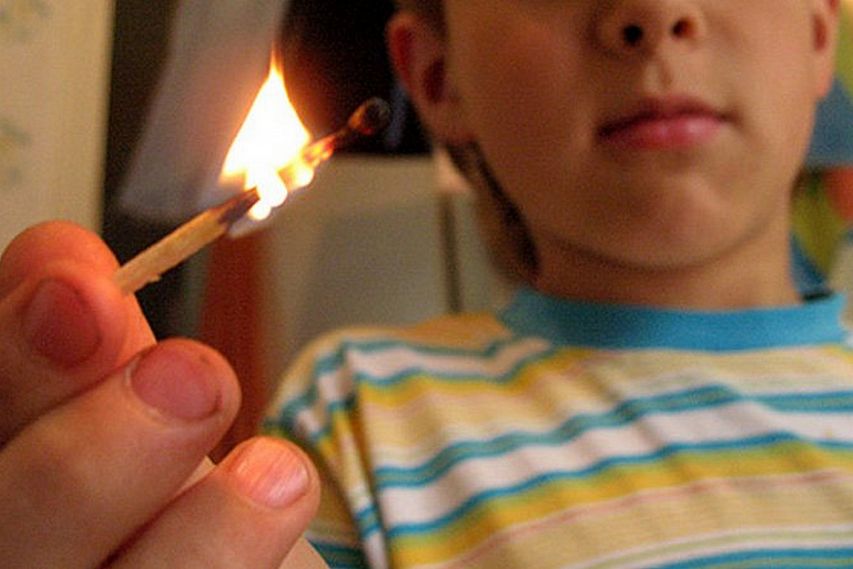 Детские шалости с огнём могут быть опасны 